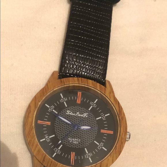 Watch - Picture 3 of 3